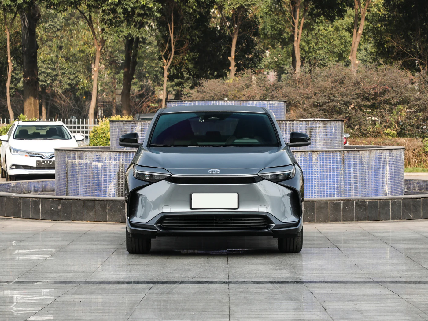 Мощный электромобиль Faw Toyotas BZ4X 2024 с двумя приводами Новый энергетический электрический внедорожник на 615 км до-yota Bz4X 2WD 4WD