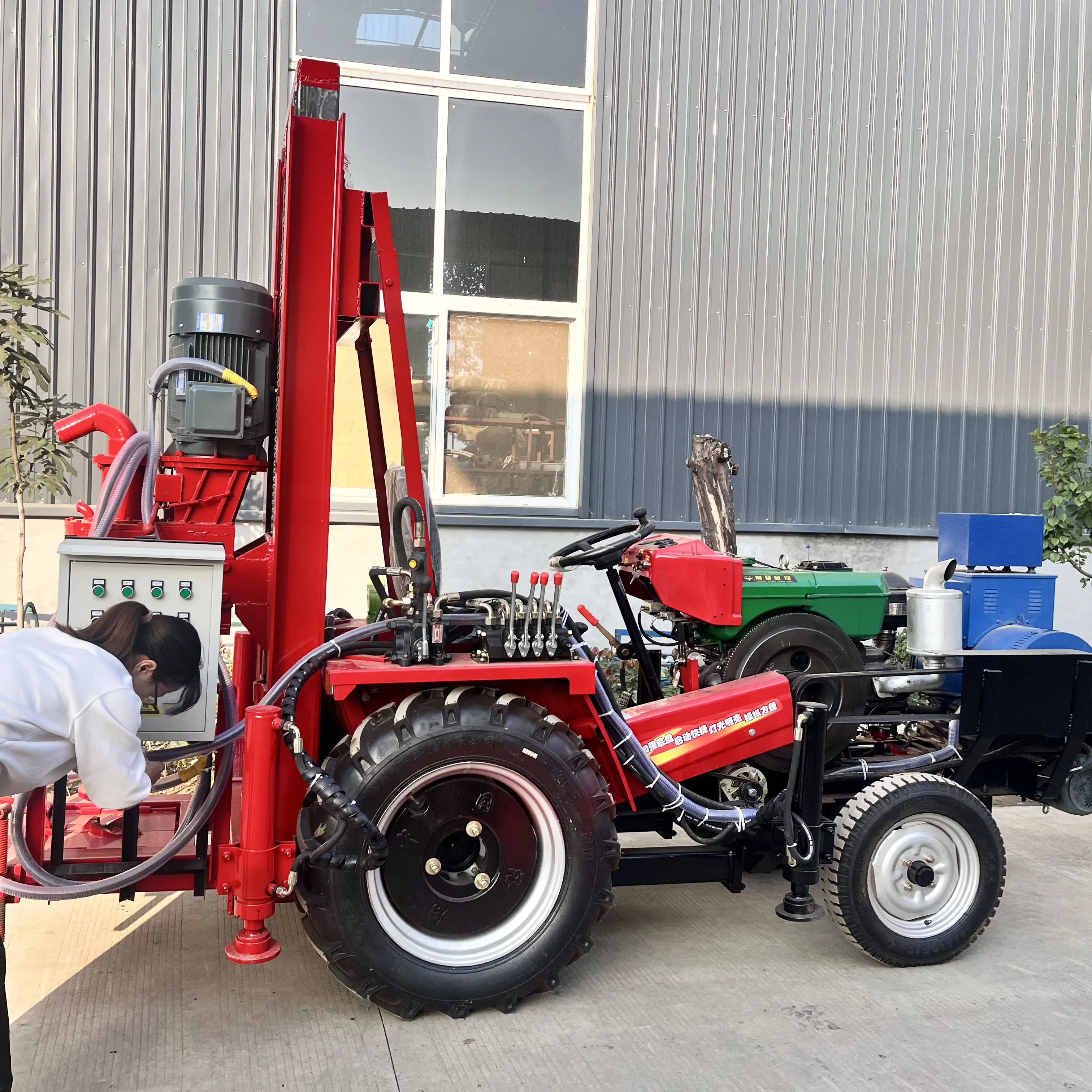 Dolphin Machinery Factory manufactures 150 meter water well drilling rig equipment