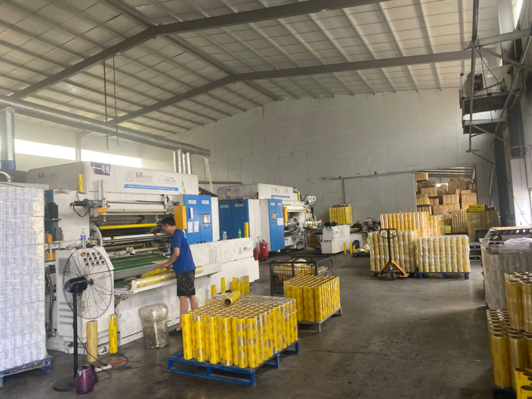 450mm 11mic 300m PVC cling film plastic wrap for food packaging in kitchen