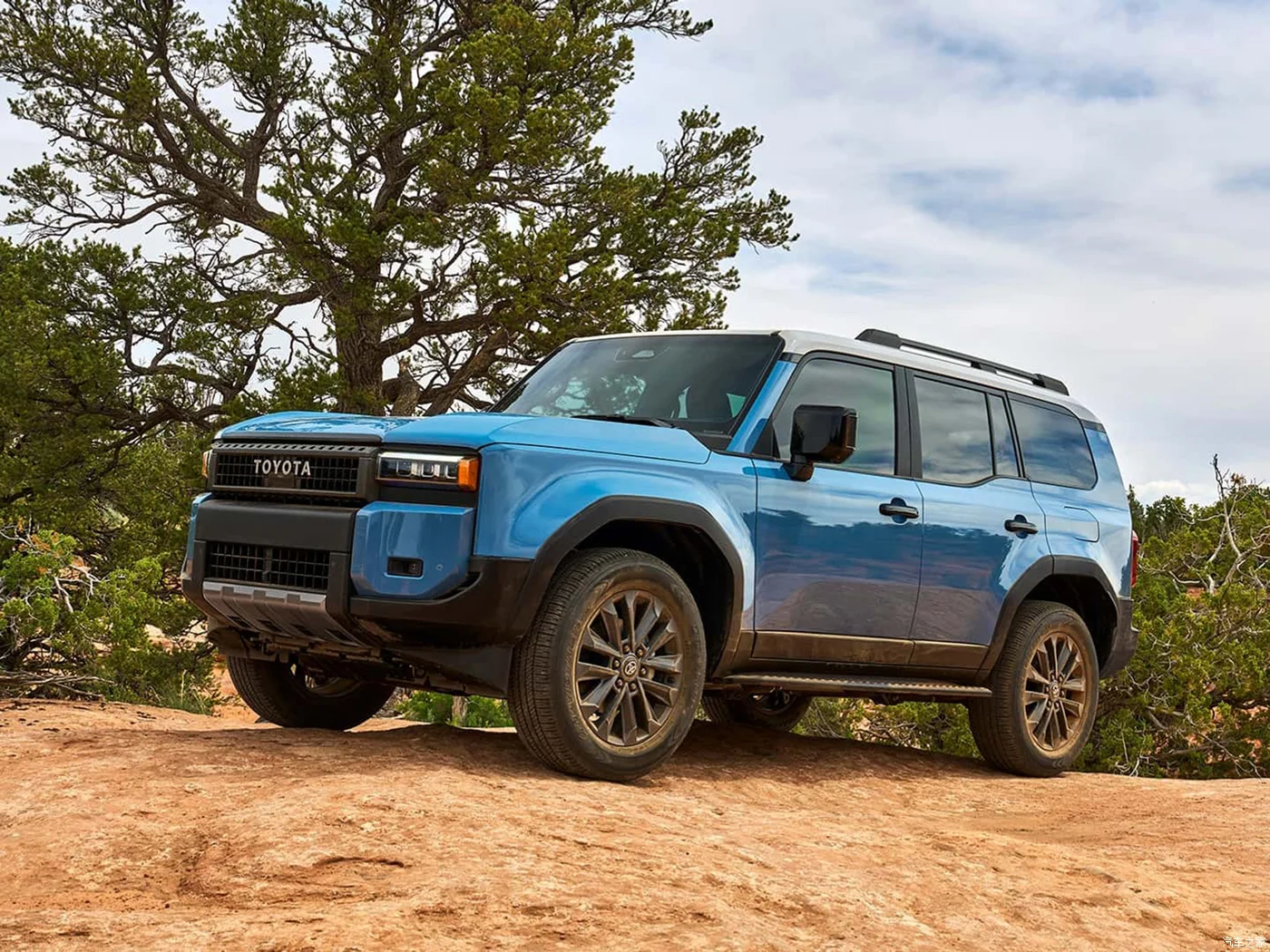 Новый 2024 автомобиль Prado Land Cruiser TX L среднего размера большой внедорожник с пятью сиденьем удобный мощный гибридный