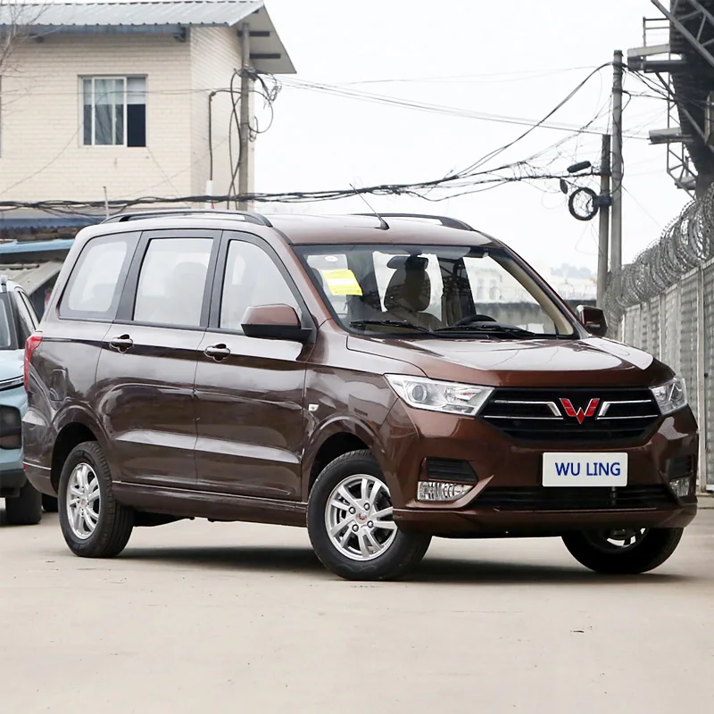 Small Passenger Car and Mini Van Capable of Carrying Cargo and Passengers 2021 Saic GM Wuling Hongguang 1.5L Facelift S