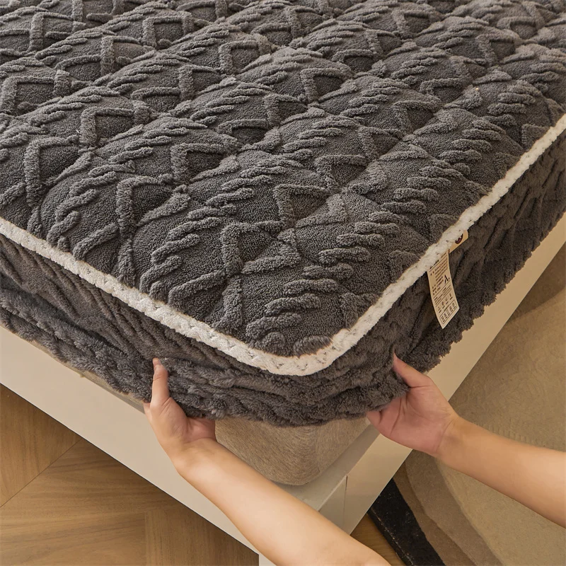 Thickened Winter Milk Velvet Quilted Mattress Cover Single Piece with Extra Plush Tafleece and Coral Fleece Protector