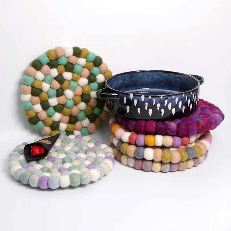 
Custom Wool Ball Cushion Handmade Colorful Wool Ball Cushion Non-skid Heat Resistant Home Decoration Coasters Absorb Water 