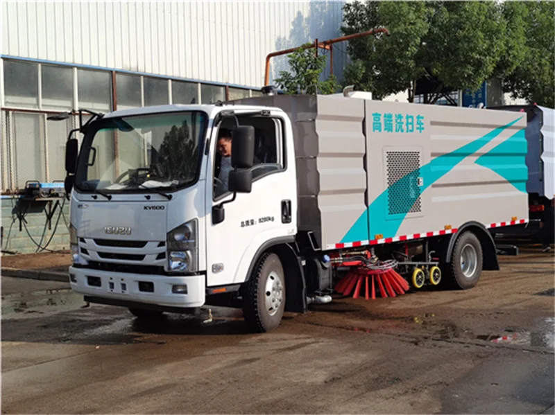 Brand New Japan Isuzu 4x2 High Efficiency Broom Vacuum New Road Sweeper Automatic Dumping Floor Sweeper Truck hot selling