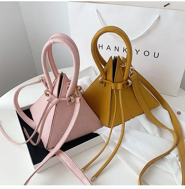 2021Fashion Croco Pattern 2 Way Carry Unique Pyramid PU Crossbody Handbag with Extendable Closure and Shoulder Strap