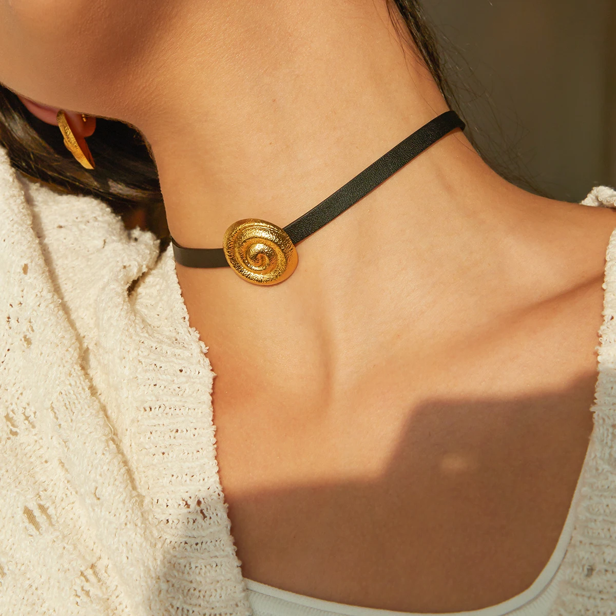 J&D Designer Style Spiral Circular Leather Rope Necklace 18k PVD Stainless Steel Gold Plated Waterproof Necklace For Women