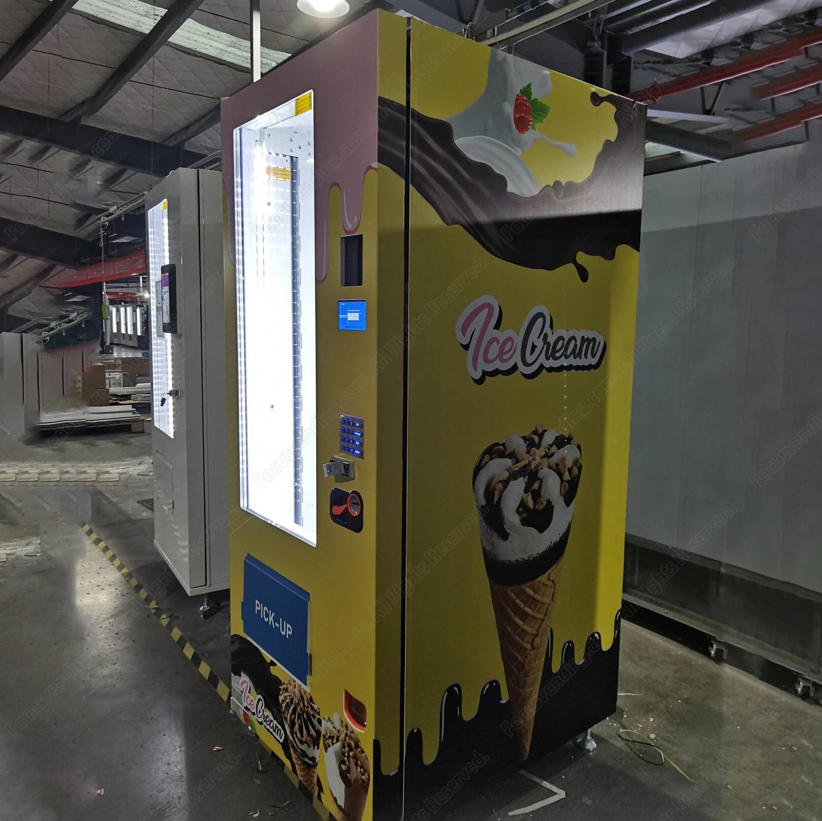 Frozen Food Ice Cream Vending Machine With Elevator System With Sticker