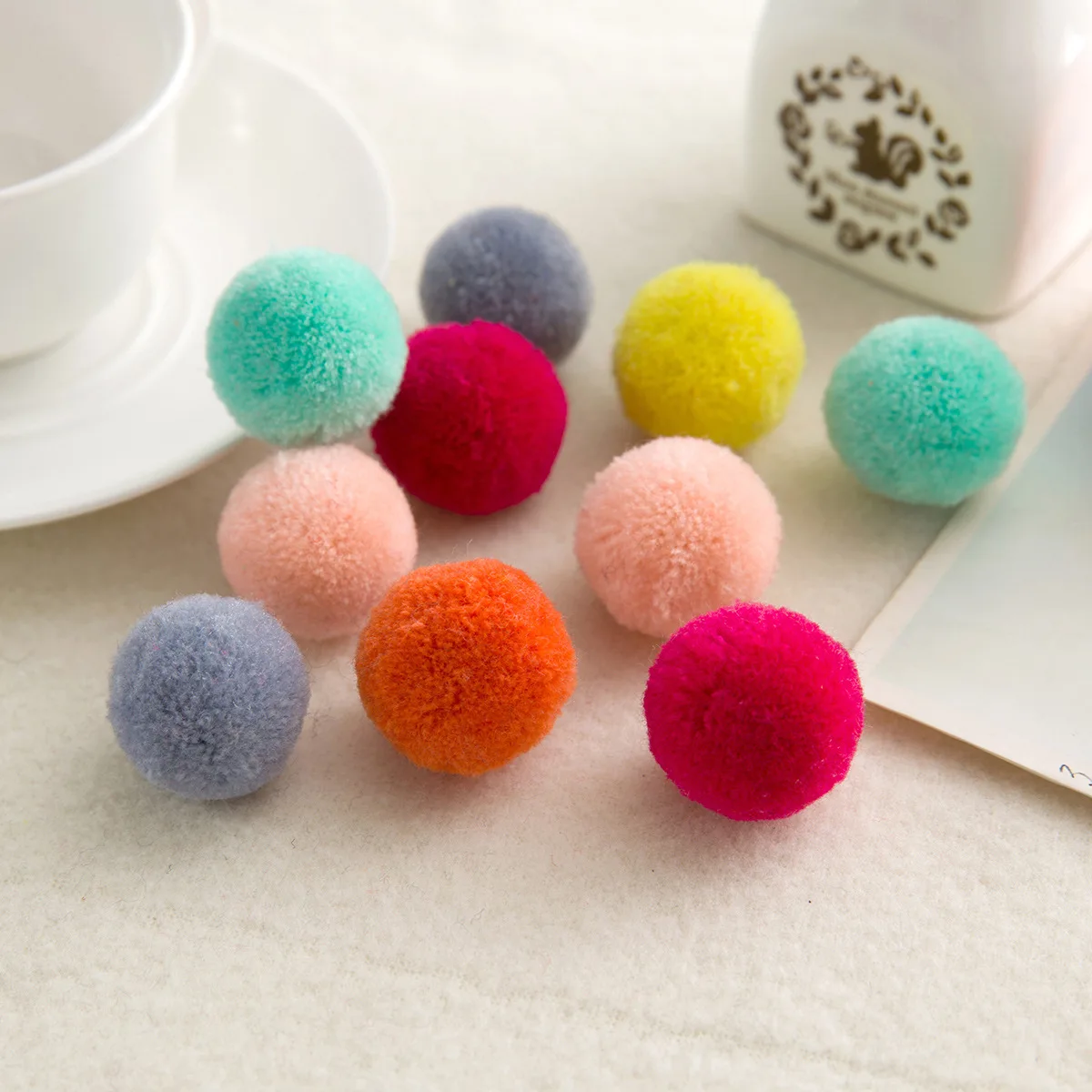 
New Polyester Customized Colorful Decorations Craft Fur Pom Pom Balls  (1600230171622)