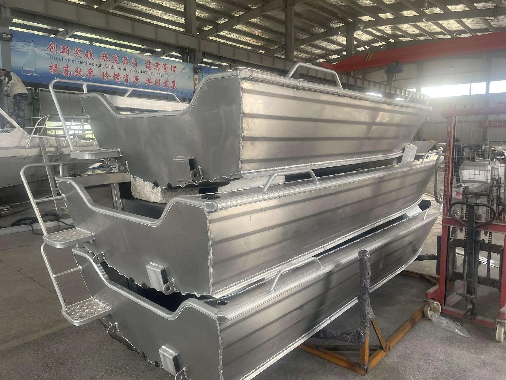 Manufacture Direct Simple Convenient  Light Aluminum Boat Cost-Effective for Outboard Engine Sailing Yacht Fishing Boat Use