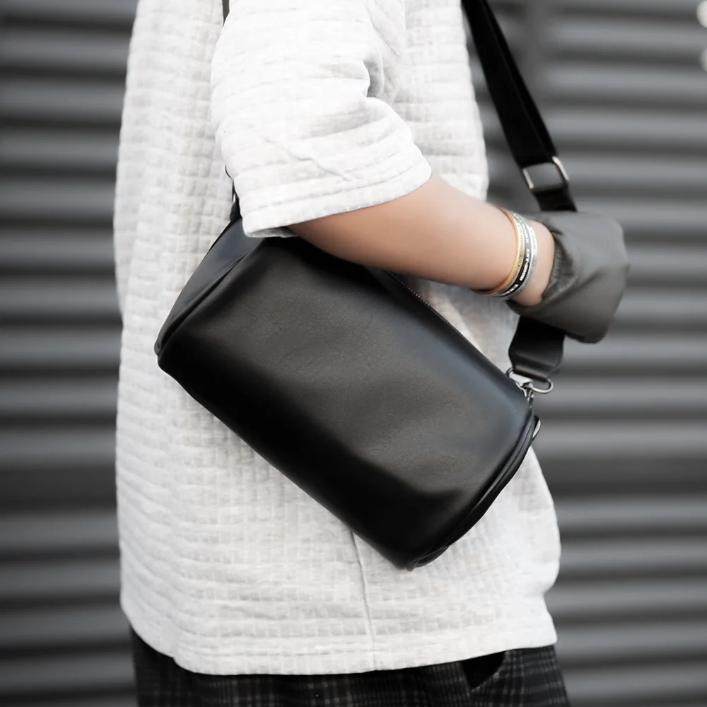 Custom oem mens leather gym cylinder phone bag men designer plain crossbody messenger bag for men shoulder messenger black