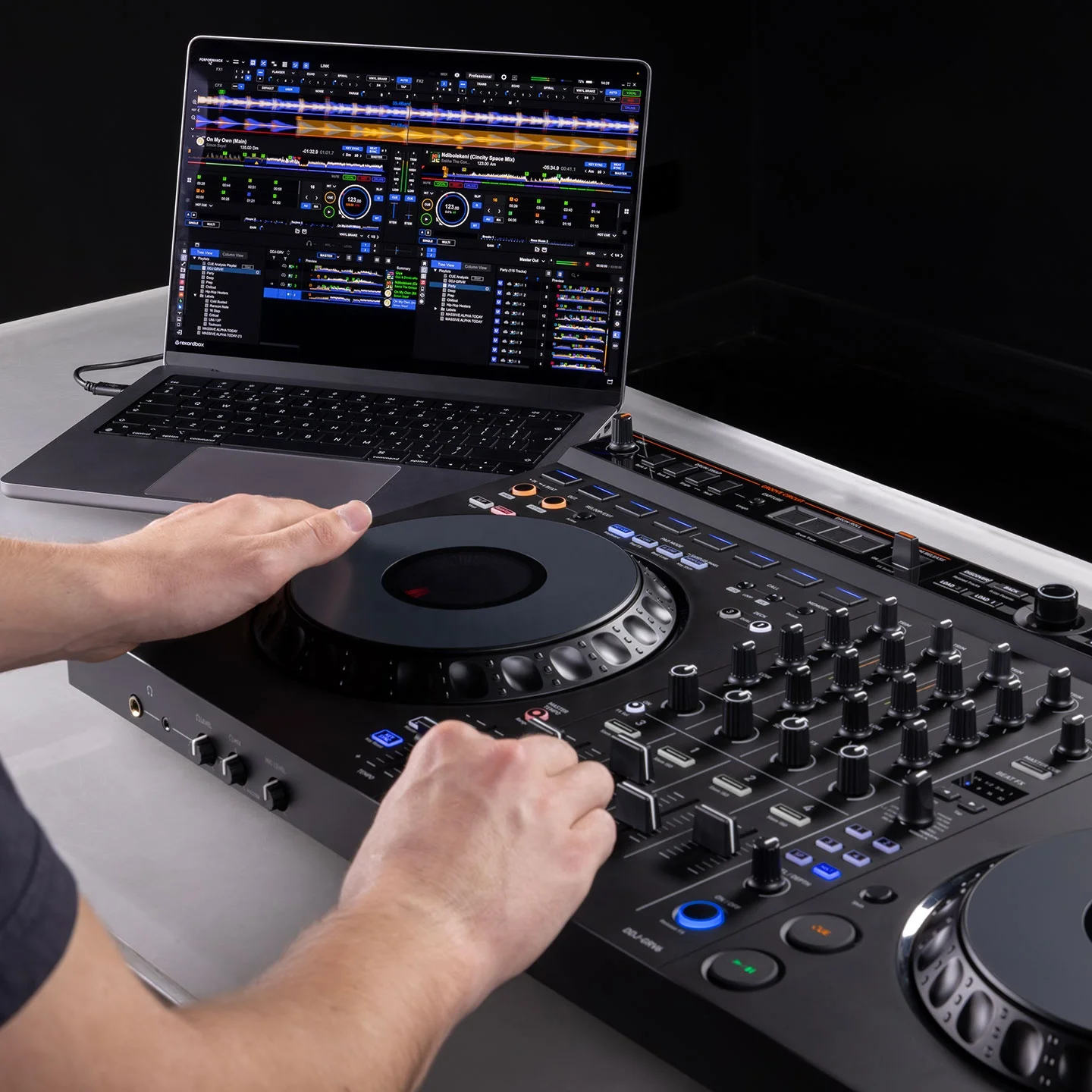 dj controller/audio console mixer