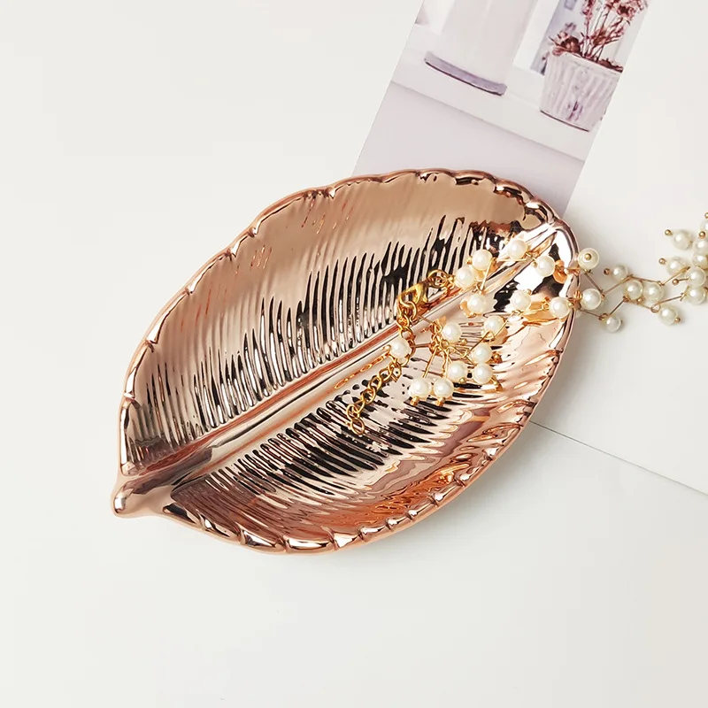 Nordic art ceramic leaf tray creative wedding gift wine cabinet decoration ornament jewelry storage tray