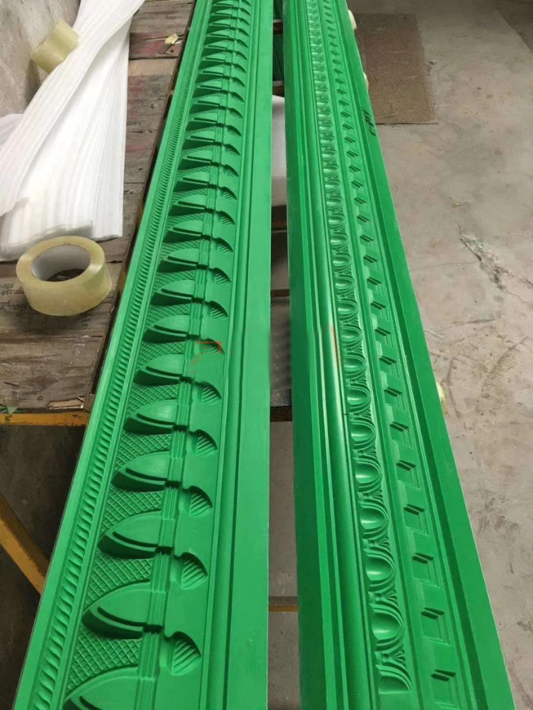 Gypsum plaster mouldings silicon  fiberglass  cornice plaster moulds for sale