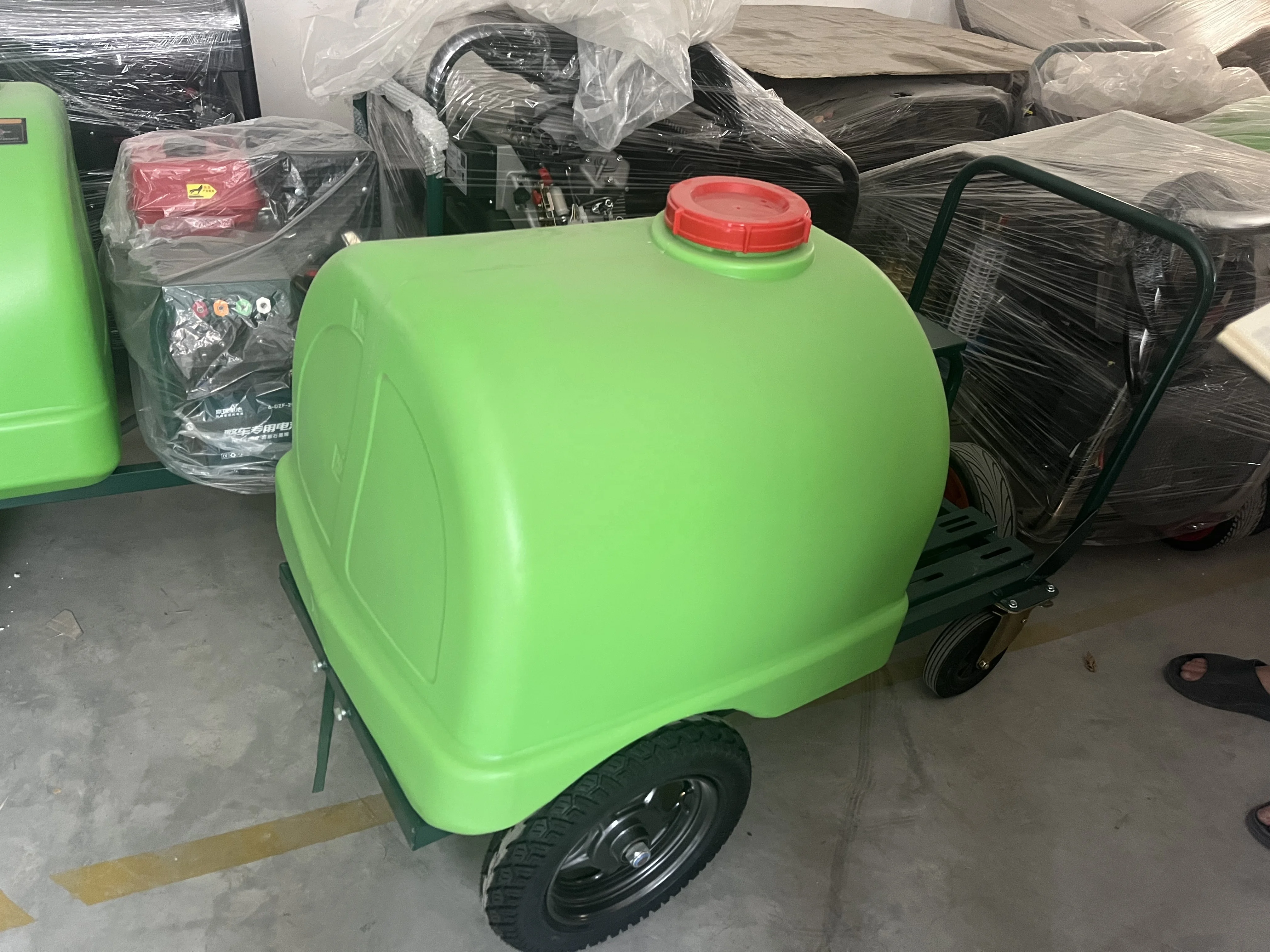 Mobile Car Pressure Washer with Powerful Gasoline Engine. 300L Water tank, 250BAR Working Pressure for Car Wash Business