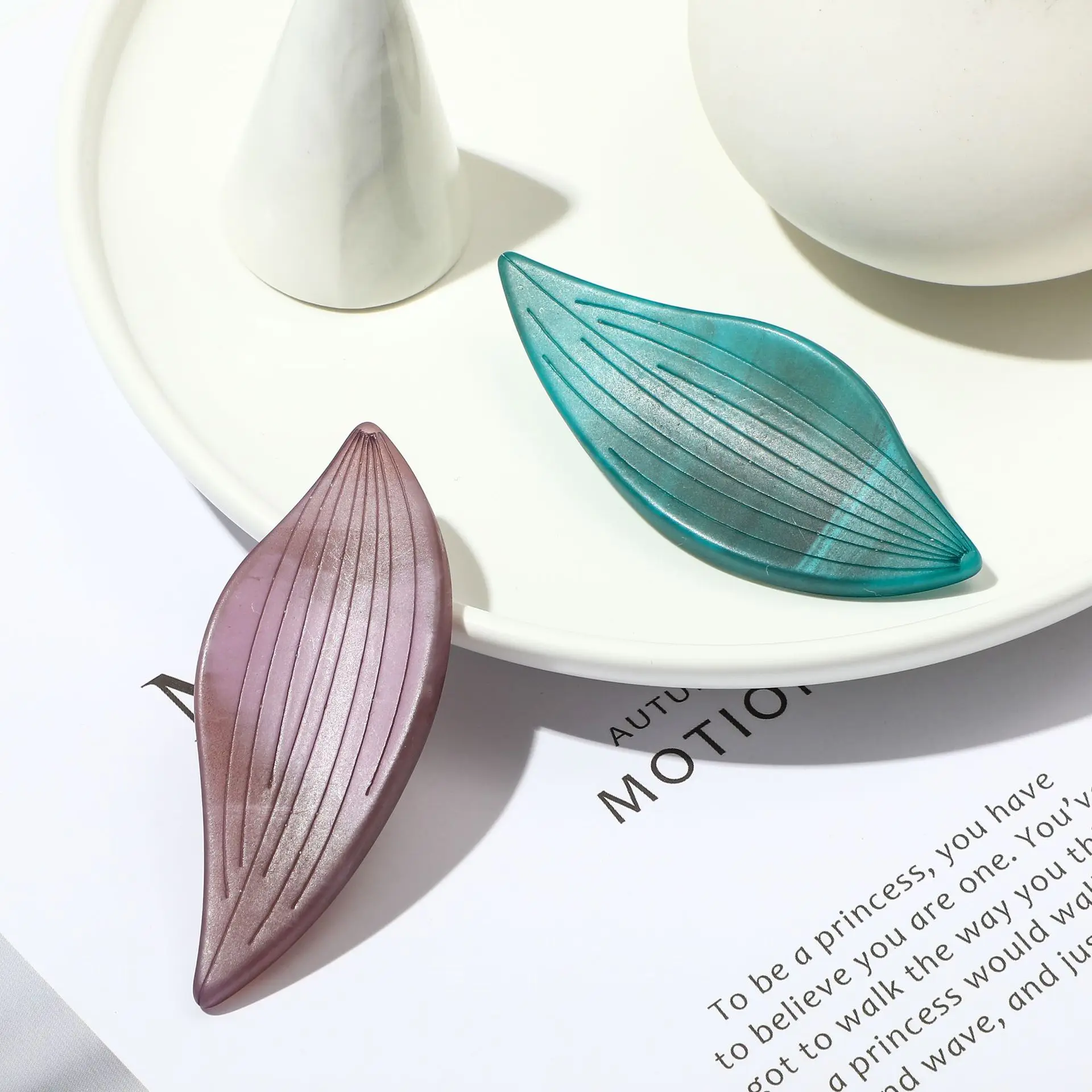 New Geometric Leaf Plant Bean Brooch Collar Pin Clothing Decoration Acrylic Brooch