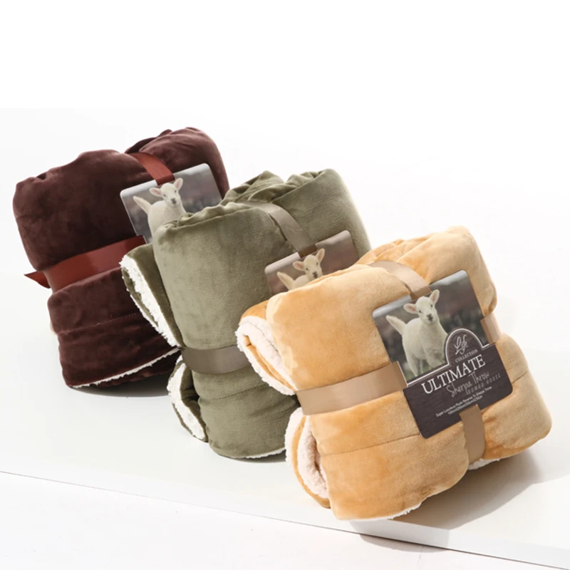 Portable customized logo fashion sherpa flannel fleece throw blankets for bed