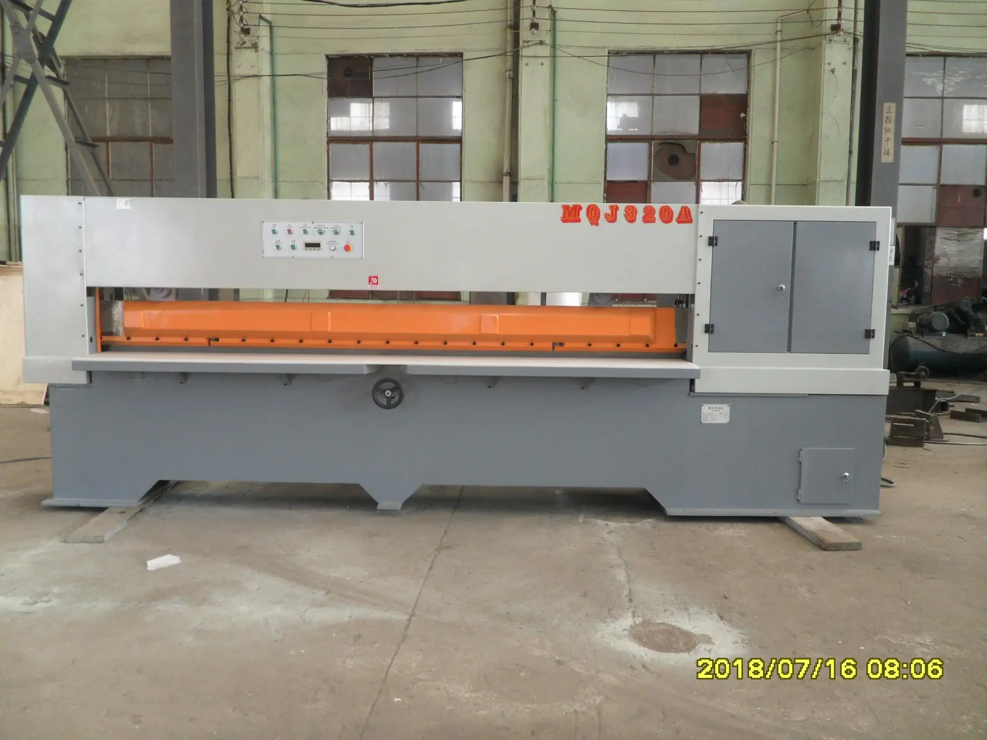 Automatic  Pneumatic Natural Veneer Guillotine Shearing Cutting Machine Wood Veneer Clipper