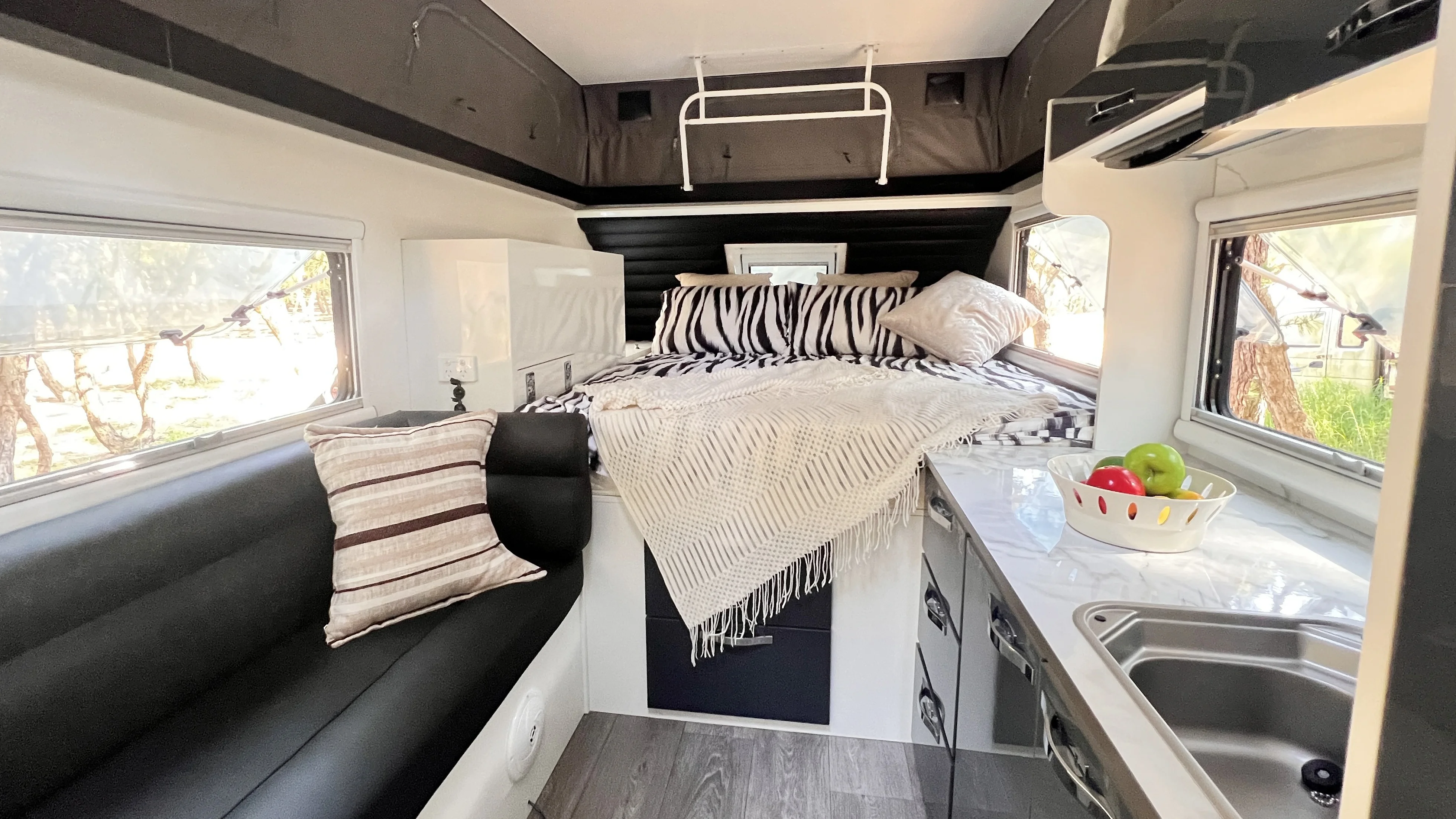 15FT 19FT  Travel Caravan Camper Trailer With Fiberglass Armor