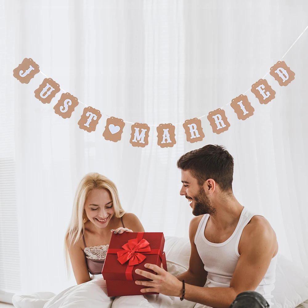 Just Married Banner Wedding Bunting Banner with hearty Hanging Sign Garland Pennant Photo Booth Props for Bridal Shower