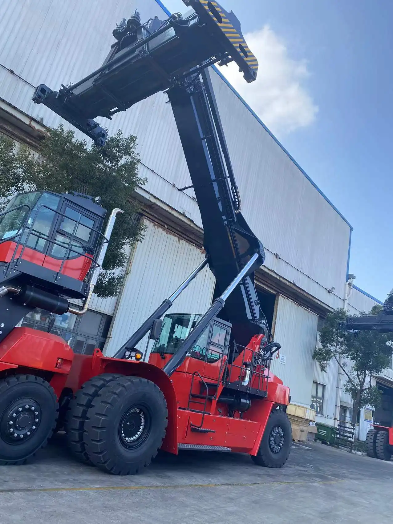 Chinese ZPMC spreader  45ton Reach Stacker ZHR45 Container Lifting Forklift