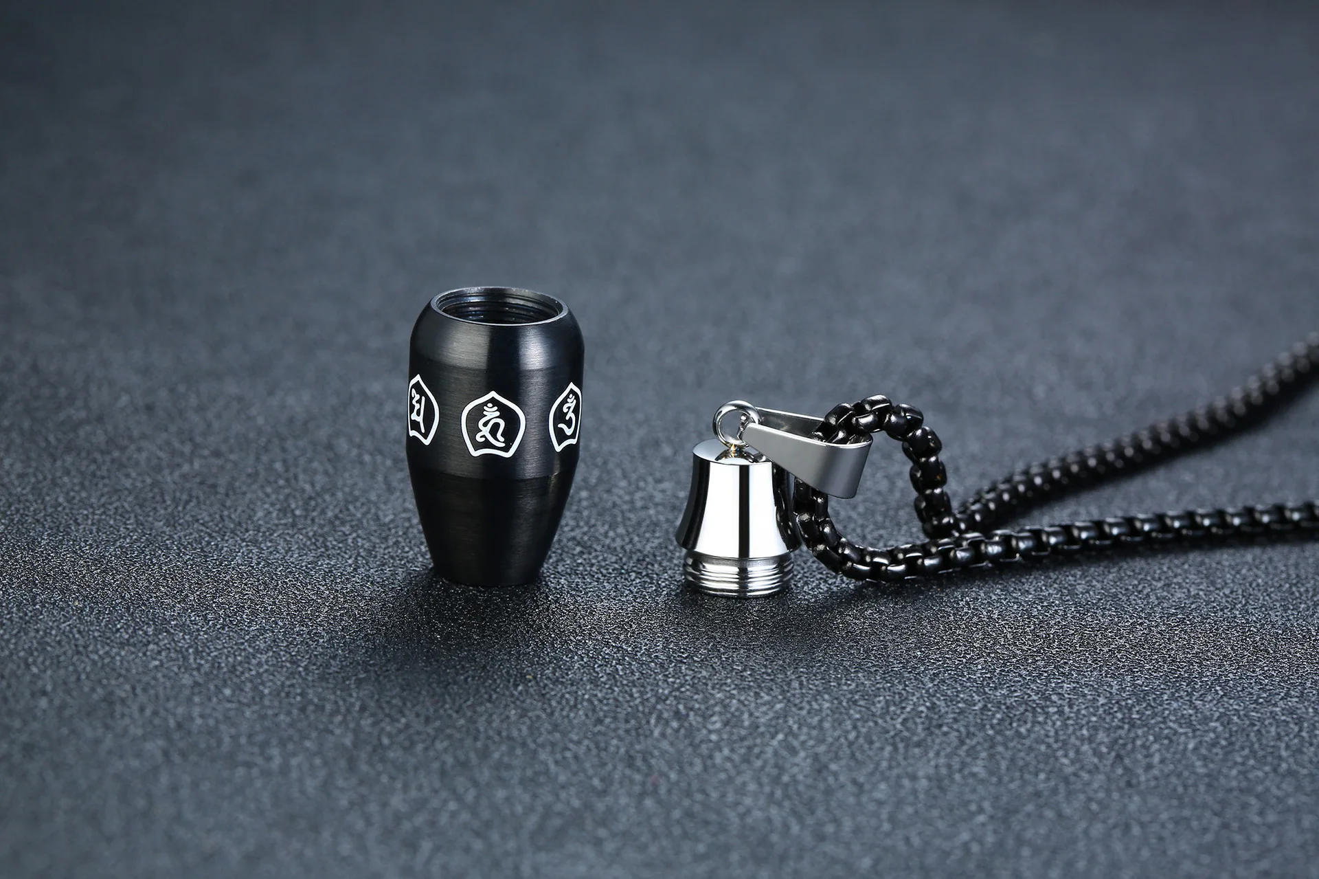 Оптовая продажа, подвеска в виде урны для домашних животных, мантра из нержавеющей стали с шестью символами, может открываться, ювелирное изделие в виде ПЭТ, ожерелье, сувенир, кремационные украшения