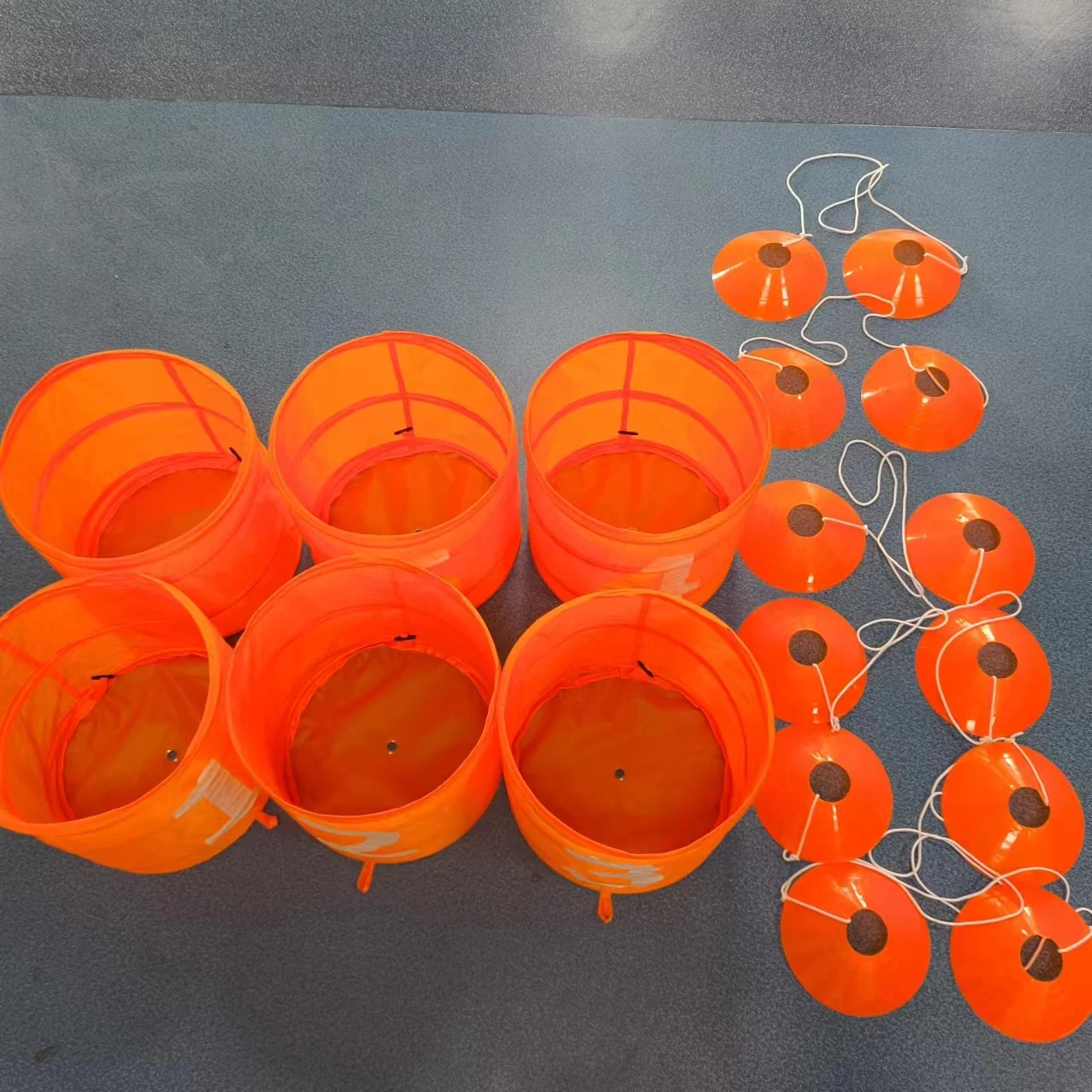 Manufacturers creative portable lightweight golf bucket club combination can be used for indoor and outdoor golf training.