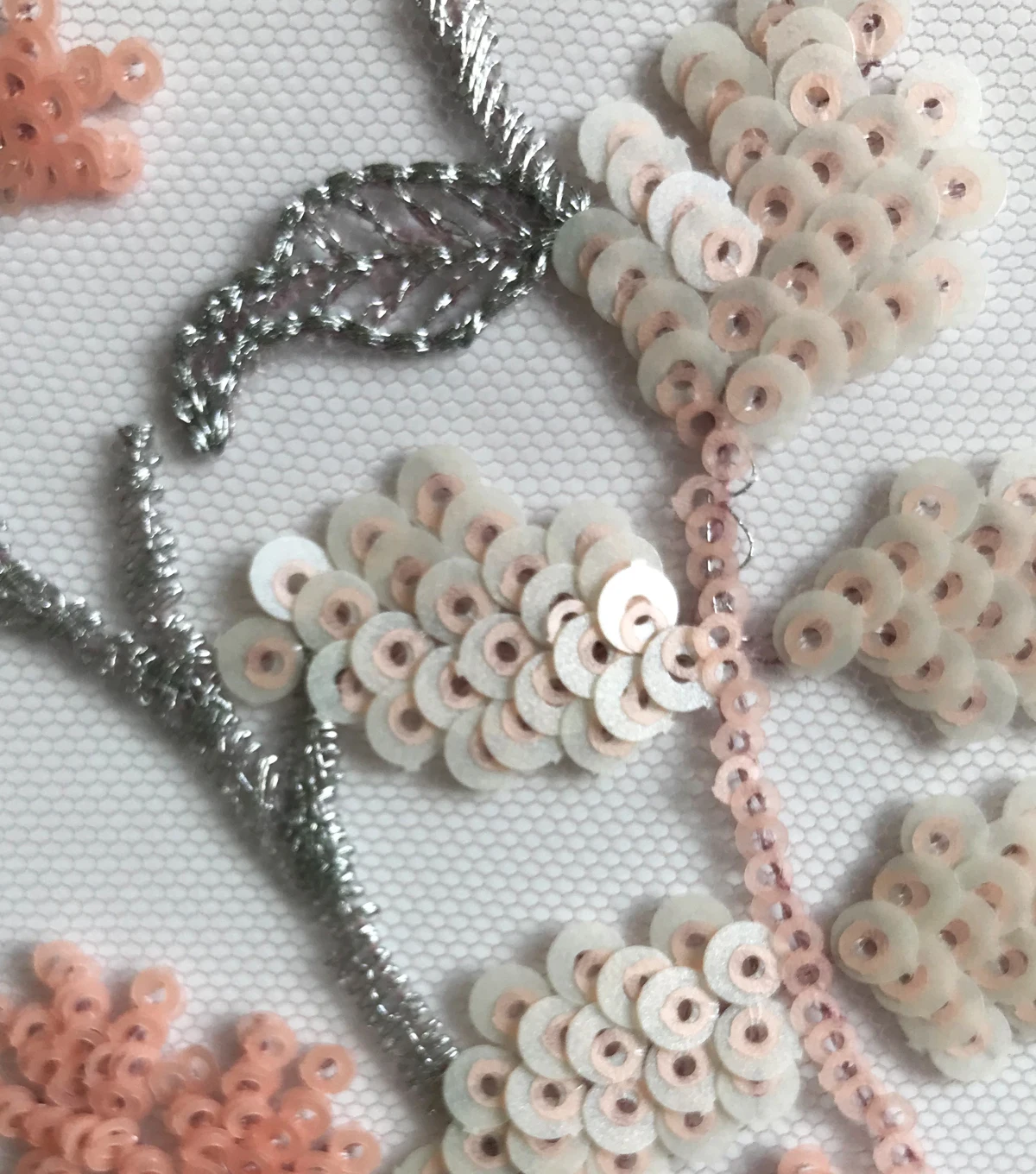 High Quality 100%POLYESTER FASHION PLUM BLOSSOM SEQUIN ON MESH