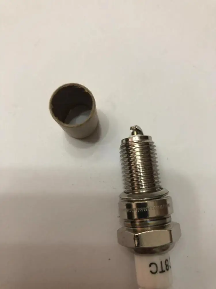 High quality Wholesale Low Price D8TC Motorcycle Spark Plug For CG200 CG250