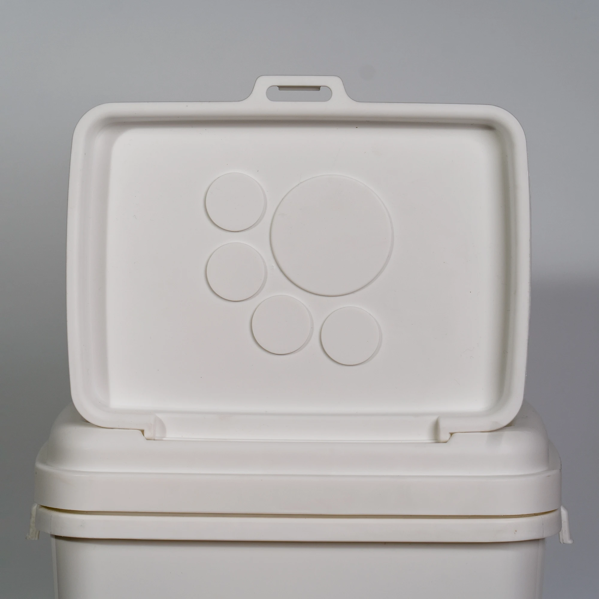 40L Multifunction Portable Pet Dry Food Bin Sealed Storage Container for Dogs and Cats Plastic Flour Storage Box