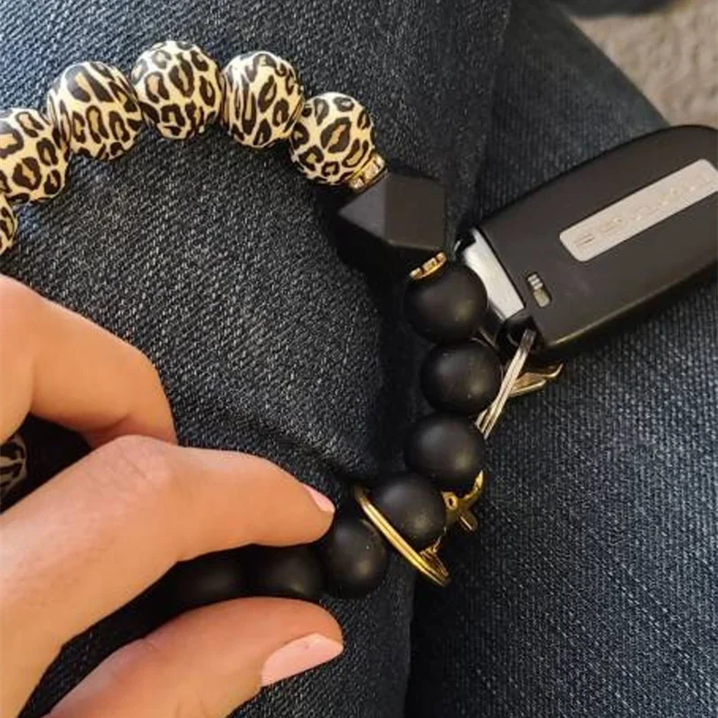 Personalized Animal Leopard And Black Silicone Beaded Bracelet Keychain For Women Car Accessories Cheetah Beads Bangle Keyring