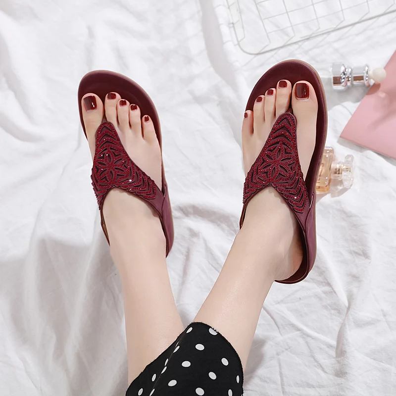 
New 2 Colors Women Fashion Shining Diamond Soft Sole Clip Toe Platform Sandals Casual Lightweight Comfy Beach Slippers Plus Size 