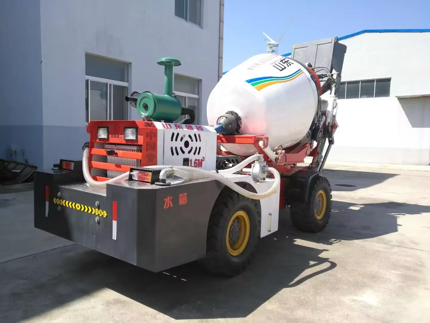 LUZUN High Quality Cheap Price concrete mixers fully hydraulic diesel engine self-loading mixer truck 1.2cbm concrete mixer