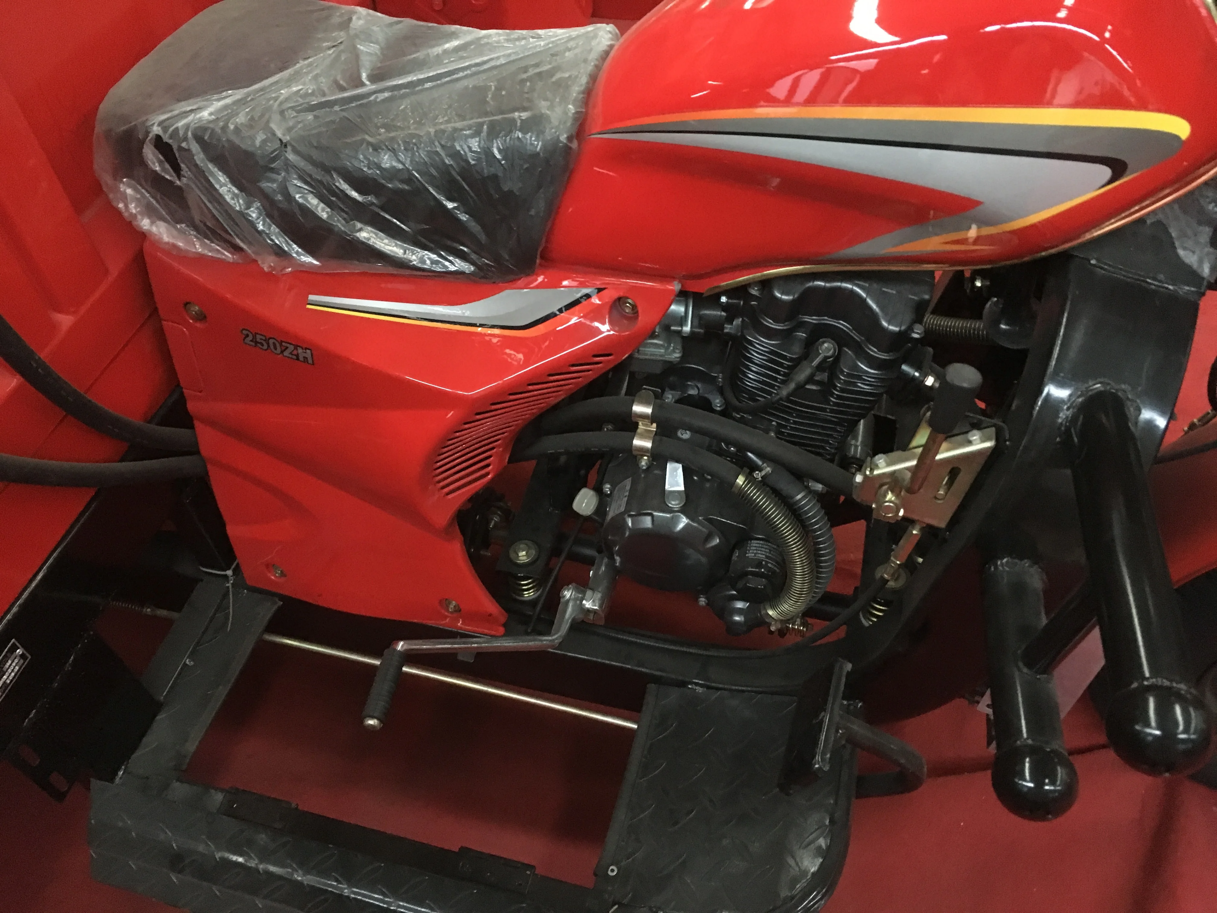 250cc motorized gas powered Van cargo tricycle /three wheel cargo motorcycle for farming