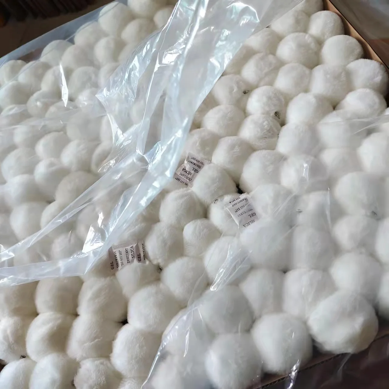 wholesale bunny fur plush 3cm 4cm small mini faux fur pompoms wholesale fluffy faux fur pom pom