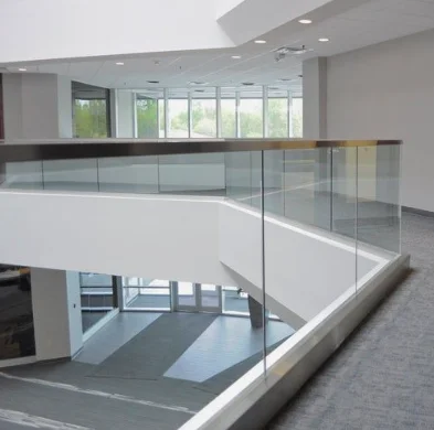 Minimalist Dream Home Glass Fence Aluminum U Shape Channel Profile Frameless Balustrade Glass Railing for an Open Concept Home