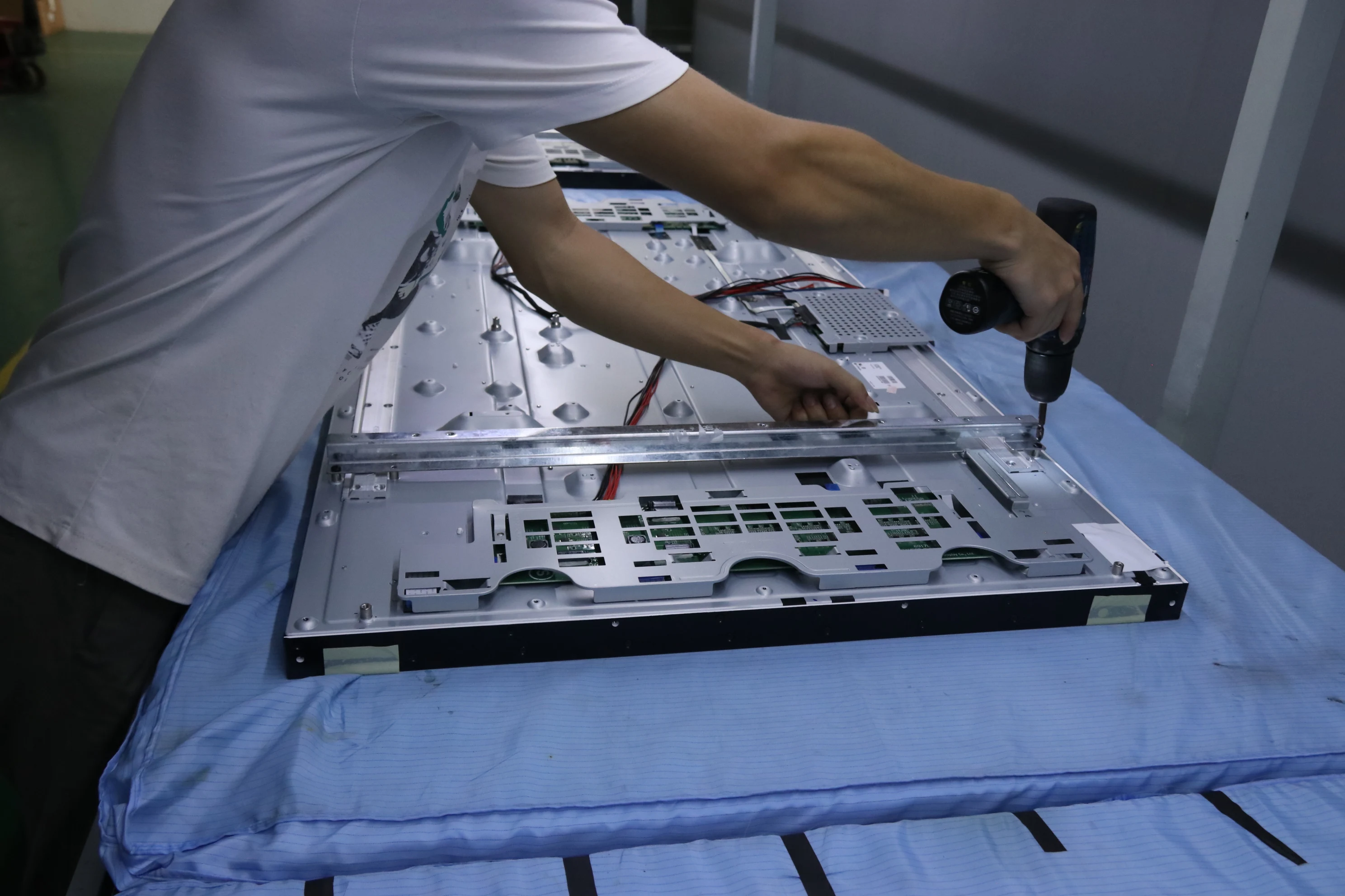 30-Inch Narrow Bezel OLED Panel Screen for Replacement Control Room Screen