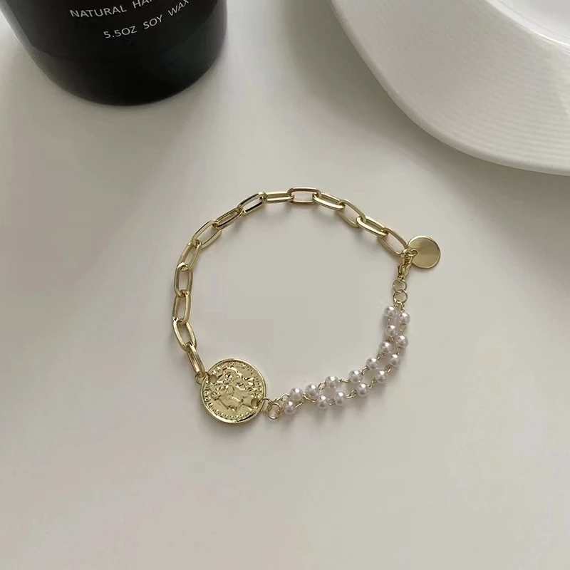 18K Gold Plated Vintage Pop Bow Pearl Bracelet Simple Daily Custom Style for Wholesale Black Ring Watches