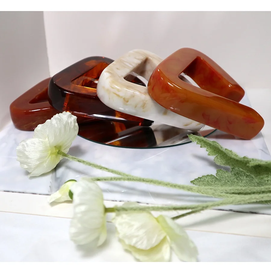 Best Quality Luxury Large Triangle Resin Jewelry New Fashion Unisex Black Clear Bangle Bracelets with Accessories Sets for Women