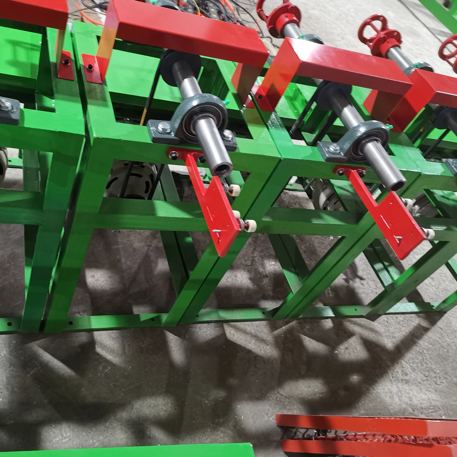 Automatic Mechanical PVC Branch PE Leaves Making Device Automatic Christmas Tree Machine 4 Lines Drawing Leaf Machine