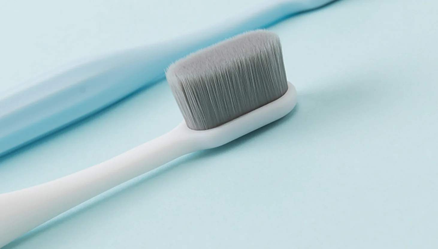 ISO Qualified Supplier for Denture Toothbrush Logo Print Available 10000 Bristle Teavel Toothbrush