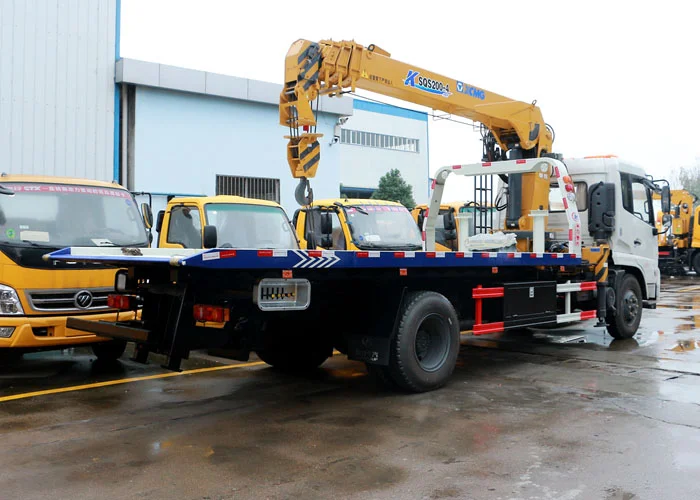 Dongfeng 4x2 5 tons Flatbed Tow Truck Wrecker with Hydraulic Boom Crane