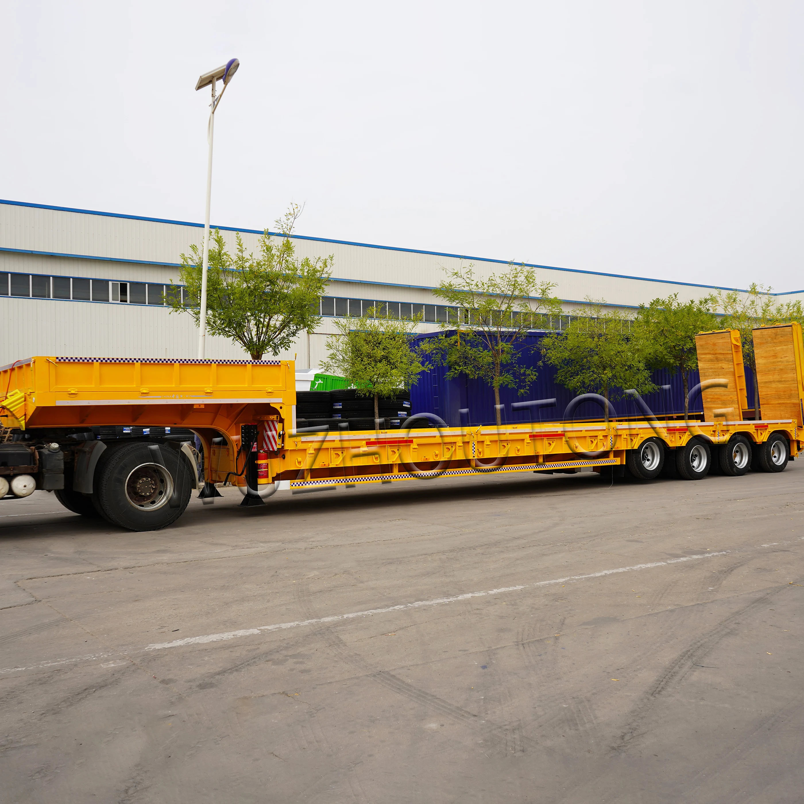 China 40ft 3 4 Axle Gooseneck Truck Car Carrier Transport lowbed Trailer Low Bed Semi Trailer for Sale