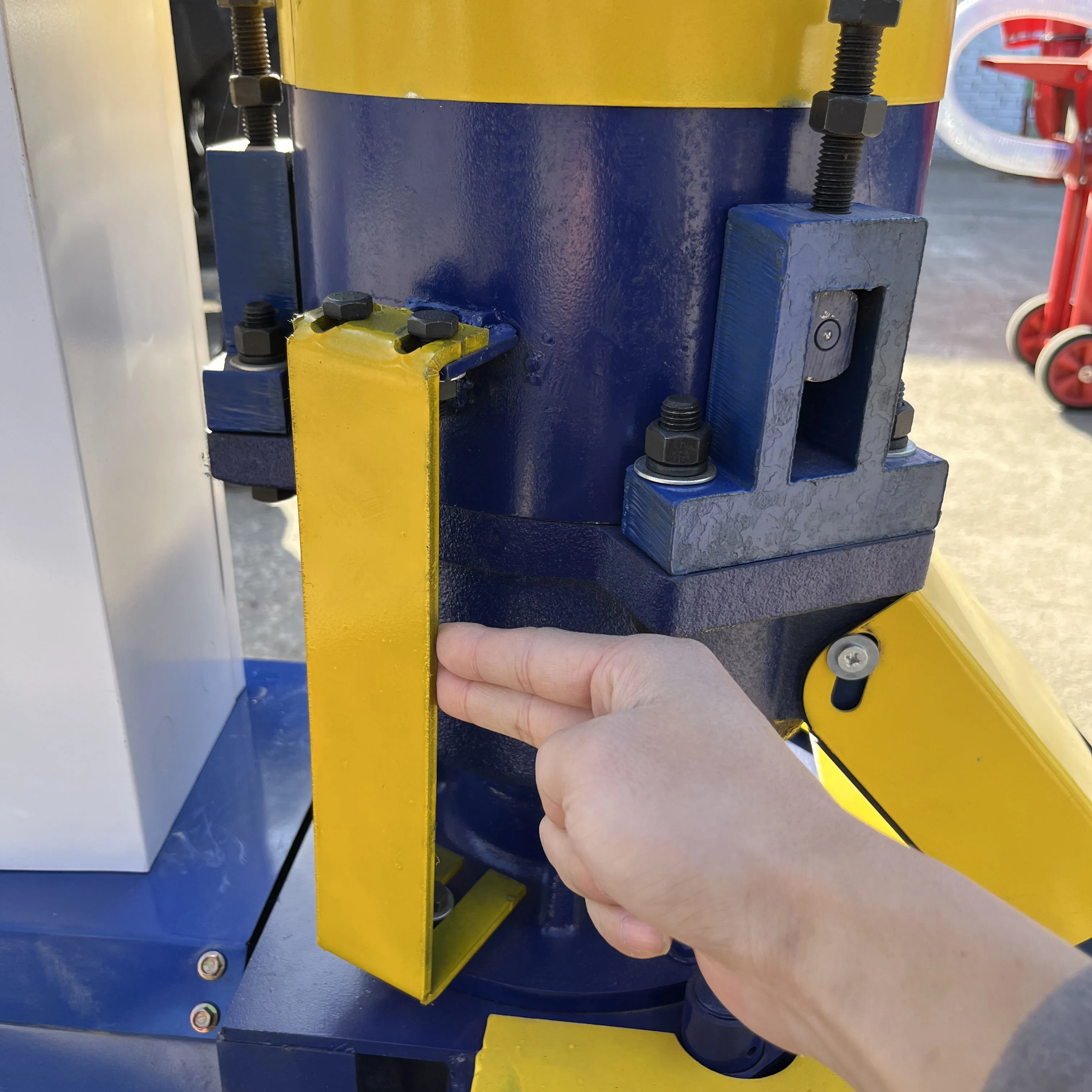 Оборудование для обработки кормов кур