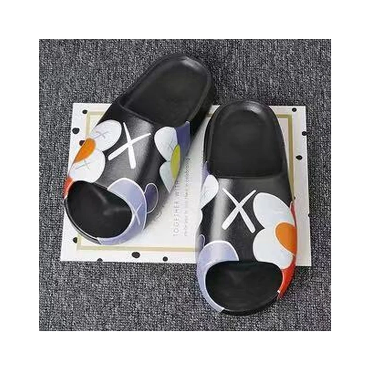 China Made Fashion Beautiful Perspiration Graffiti Easy To Walk Soft Bottom Slippers Sandals