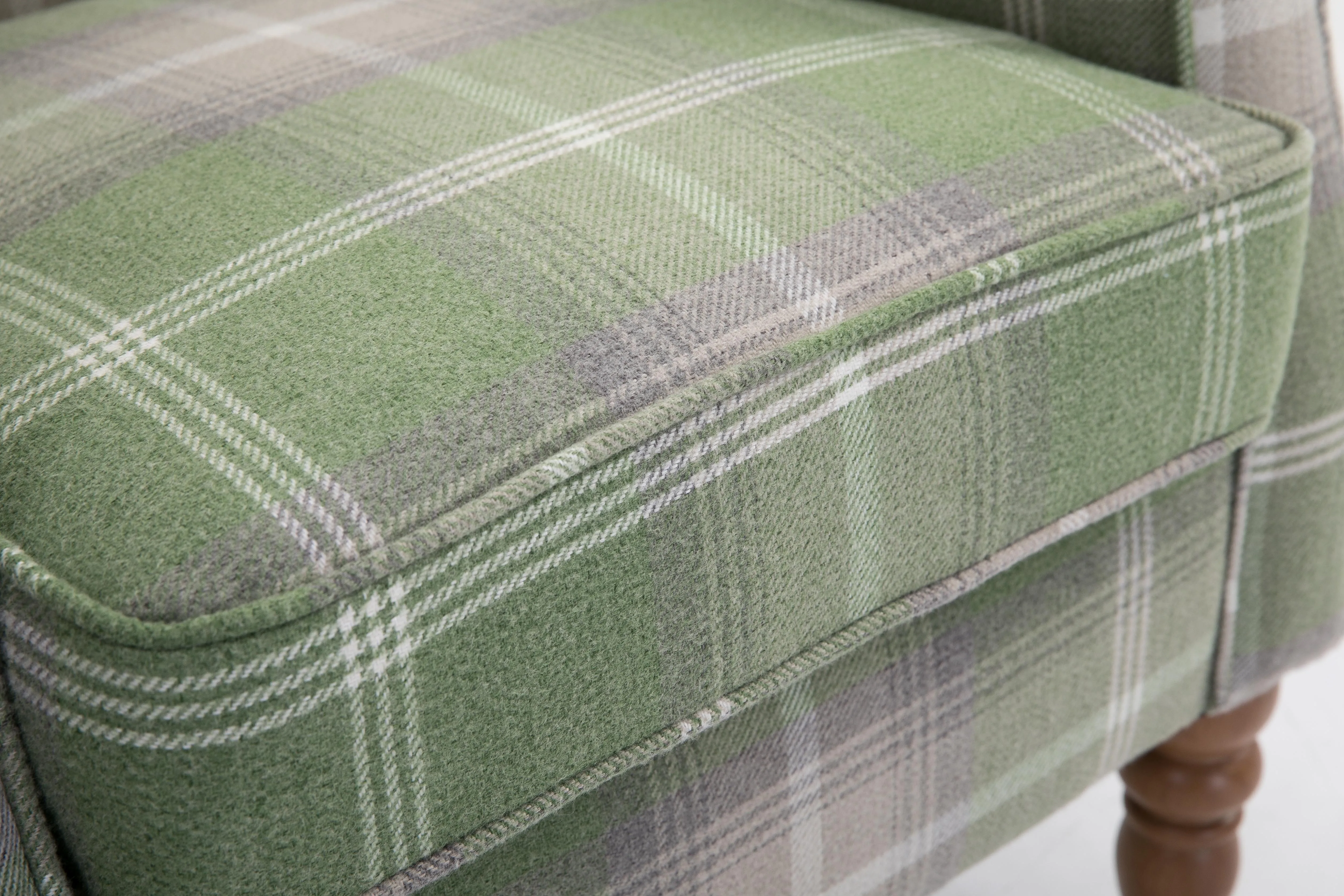 Классическое кресло из зеленой ткани с мягкими ножками из массива дерева для гостиной, стул с акцентом