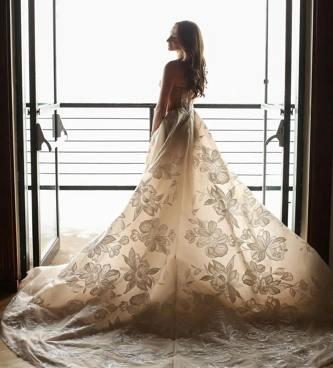 Ruolai RL00020 A Line Big Flower Patterned Lace Sleeveless Sweetheart Neck Zipper Back Elegant Wedding Dress Dresses for Bride