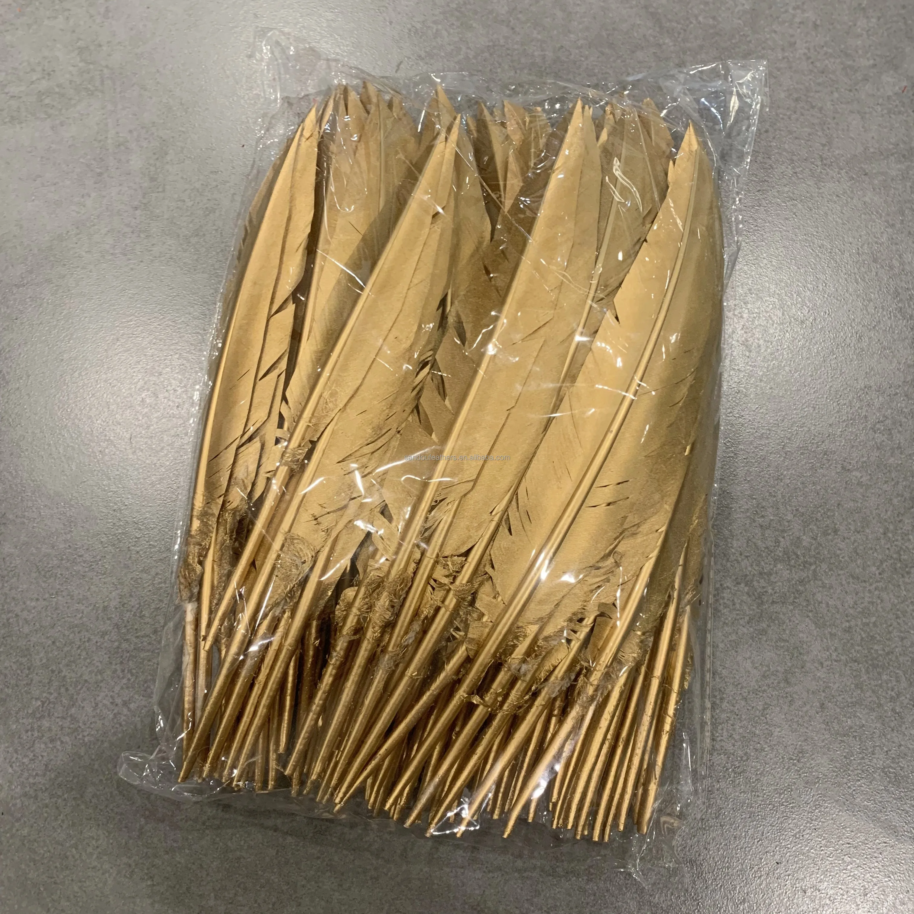 10-12 inch 25-30 cm Spray Gold Dipped Trimmed Narrow Turkey Quills Feather For Carnival Costume Backpacks Design Millinery Decor