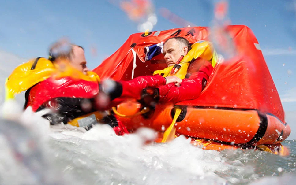 Marine CCS EC approval life raft with Rocket parachute signal flare for sale