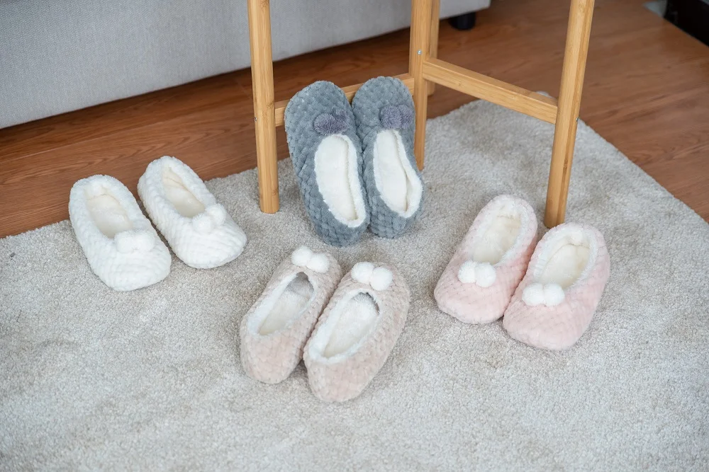 Thick Non Skid Winter Sleepers Shoes Women Non Slip House Cozy and Fuzzy Sherpa Stylish Slipper Socks