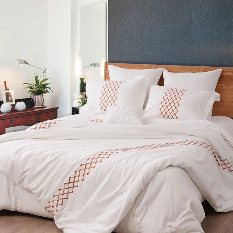 Top Grade Luxury 200TC White Hotel Embroidered Duvet Cover In Stock